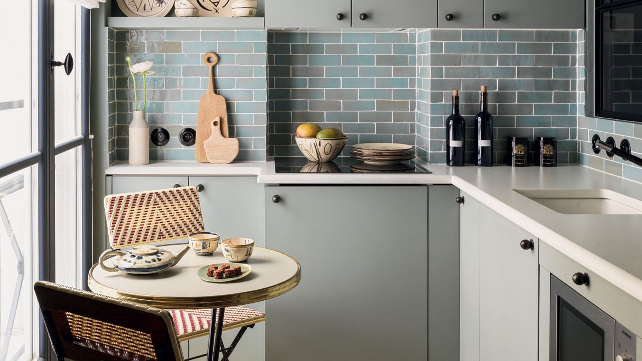 22 narrow kitchen area concepts from our preferred interior designers